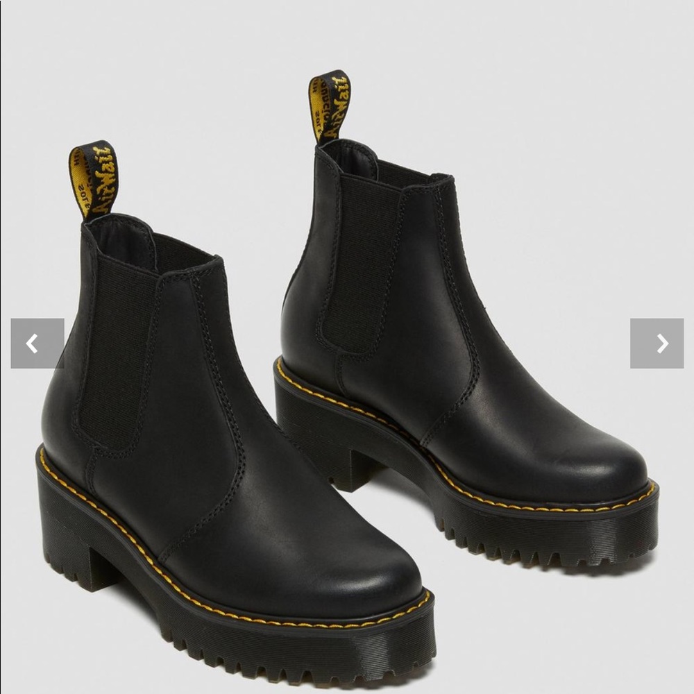 SOLD ❌❌Dr. Marten Chelsea Boot